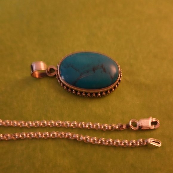 Vintage Turquoise Sterling Silver Pendant & 20" Chain (Host Pick!!) - Picture 6 of 12